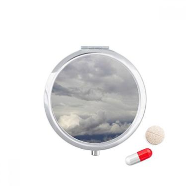 Imagem de Caixa de armazenamento de remédios com vasto clima do vento em nuvens escuras