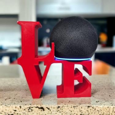 Imagem de Suporte Alexa Echo Dot 4 ou Echo Dot 5. Tema Amor, Love, Presente, decoração criativa, namorado