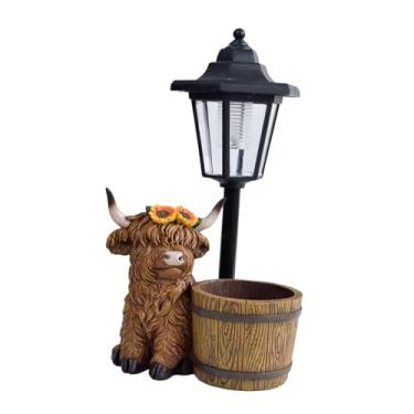 Imagem de ＡＷＨＡＯ Decoração de estátua de vaca Terras Altas, com ornamento de luzes solares, escultura animal para pátio, Balde de Madeira