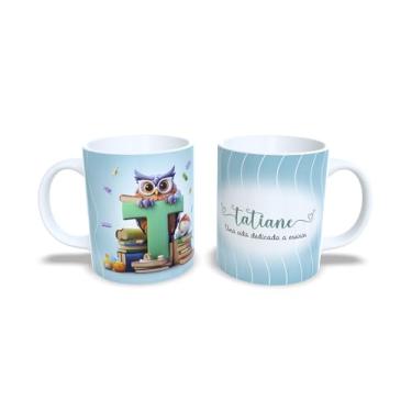 Imagem de caneca cerâmica branca 325ml dia do professor, corujinha professora, com nome personalizado e lera inicial do nome (t)