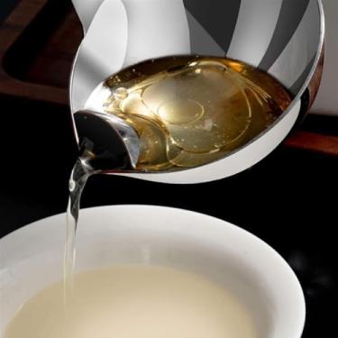 Imagem de Concha Separadora Colher Servir Molhos Multiuso Aço Inox. Separe o Óleo dos seus Caldos e Molhos com Facilidade e Rapidez. Sirva Sopas, Cremes e Molhos com Elegância e Precisão.