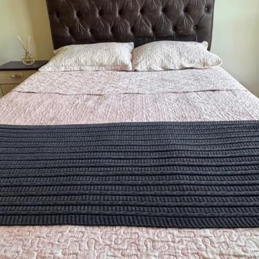 Imagem de Peseira Tricot Para Cama Sofá Poltrona - Queen 230cm Grande - Modelo Premium - Elegante - Xale Manta - Desenho em Trança - Vermelha Areia Rose Azul Marinho Preta Bronze (Cinza Chumbo)