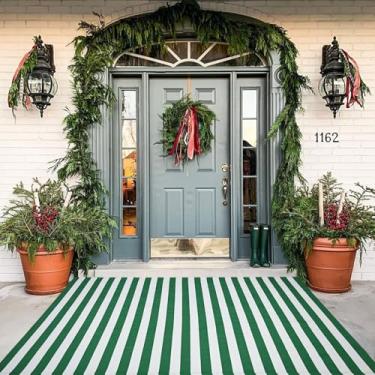 Imagem de Tapete listrado de Natal verde e branco, 1,2 m x 1,8 m para área interna/externa para varanda da frente da fazenda, entrada, lavável na máquina, tapete de porta de boas-vindas tecido de algodão