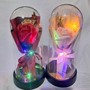 Imagem de Rosa Encantada LED Decorativa, Flor Natural Preservada em Cúpula de Vidro, 19 cm, com Iluminação Multicolorida, Base Preta, Alimentada por Bateria, para Decoração e Presente