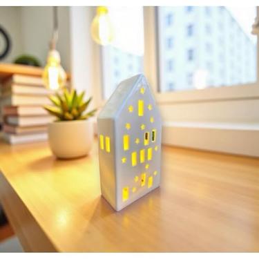 Imagem de Casinha Decorativa Natalina com Luzes - Modelos Janela Coração, Tradicional e 3 Andares para Decoração(Modelo casa 3 andares)