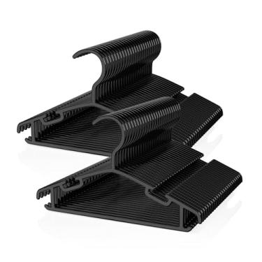 Imagem de VILICK Cabides de plástico para crianças, cabides de roupas de bebê para armário, pacote com 50 cabides antiderrapantes para roupas infantis, cabides para calças, casacos, saias (preto)