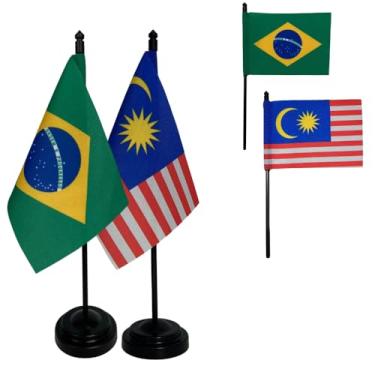 Imagem de Kit Bandeiras de Mesa Brasil e Malásia, Base e Haste em Plástico Preto, Tecido Oxford, Uma Face