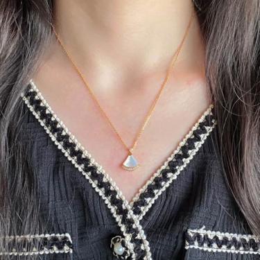 Imagem de Colar de concha de zircônia cúbica banhado a ouro 18 K, elegante e requintado, colar de saia pequena ajustável, joia ideal para presente para mulheres e homens, festas de amigos da família britânica