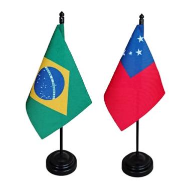 Imagem de Bandeiras de Mesa Brasil e Samoa, 26cm Altura, 18x11cm, Tecido Oxford, Base Plástica, Multicolorido, para Escritório, Eventos e Decoração