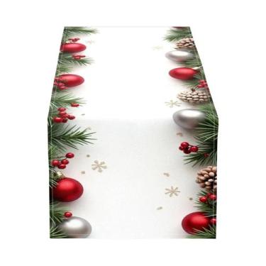 Imagem de Caminho De Mesa De Natal Com Ramos De Pinheiro, Bolas Coloridas E Padr