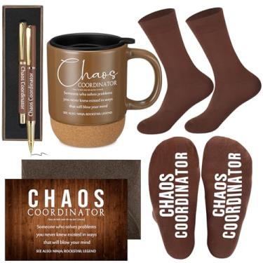 Imagem de ReliThick 6 peças de presentes de coordenador de caos para homens incluídos caneca de cerâmica 382 g meias de coordenador do caos caneta esferográfica com caixa de caneta, envelope de cartão