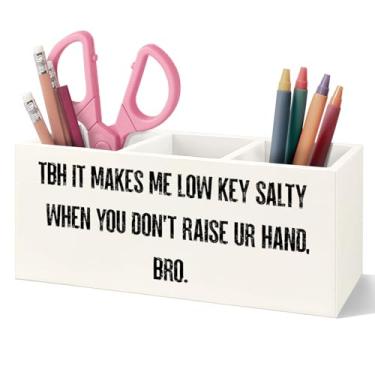 Imagem de VIIJJUE TBH It Makes Me Low Key Salty When You Don't Raise Your Hand Porta-lápis de madeira para mesa de aula, material de volta às aulas, presentes para estudantes e professores