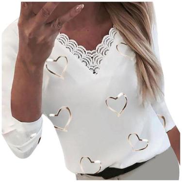 Imagem de Blusa feminina com estampa de corações com decote em V e renda patchwo