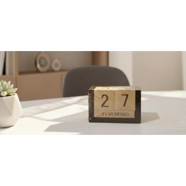 Imagem de calendario de madeira artesanal, calendario artesanal de mesa, calandario escritório