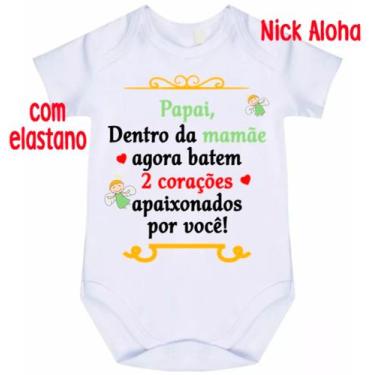 Imagem de body bebê papai dentro da mamãe agora batem 2 corações apaixonas por v