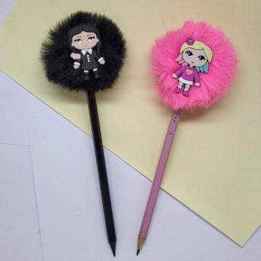 Imagem de 02 peças um Lápis de escrever preto Wandinha Adams Vandinha e Eneide a