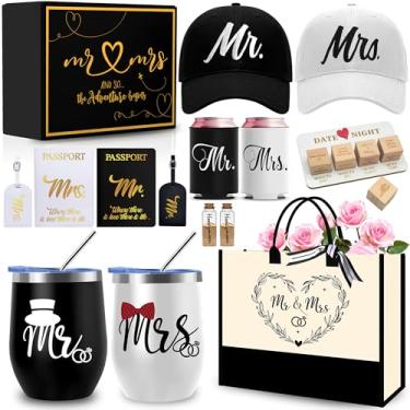 Imagem de Presentes de casamento para casal 2025, presentes personalizados de Sr. e Sra. com copos de 340 g, chapéus, sacola, porta-passaporte, etiquetas de bagagem, dados para viagem de lua de mel, noivado