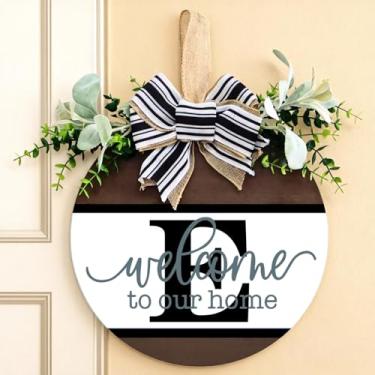 Imagem de Guirlanda personalizada para porta da frente com inicial familiar (A-Z) - placa de boas-vindas de madeira de 30 cm, guirlanda de eucalipto e cabide rústico de serapilheira | Decoração de varanda de