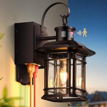 Imagem de OPAXIS Luminária De Varanda Com Tomada Gfci, Luminária Externa Com Sensor De Movimento Do Anoitecer Ao Amanhecer Com Tomada, Luzes De Parede Externas Antiferrugem De Bronze, Arandelas Externas À Pr