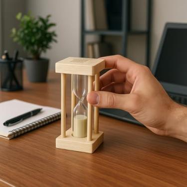Imagem de Mini Ampulheta Decorativa 10 Minutos 11,5x5cm de Vidro e Madeira Premium, Temporizador de Areia, Relógio de Areia, Design Moderno, Item Decorativo para Mesa, Escritório, Decoração Casa em Geral