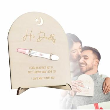Imagem de BEMAXYE Placa de lembrança de madeira para anúncio de gravidez – Suporte para exibição de bastão de teste de gravidez, presente surpresa para novos membros da família, 1 peça