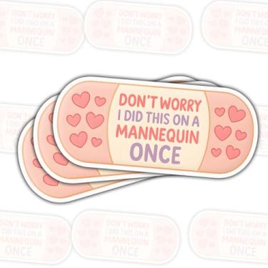 Imagem de Adesivo engraçado 3 peças de manequim de enfermeira uma vez, bandagem fofa coração estudante de medicina humor decalque de vinil para laptop garrafa de água escola de enfermagem vida enfermeira
