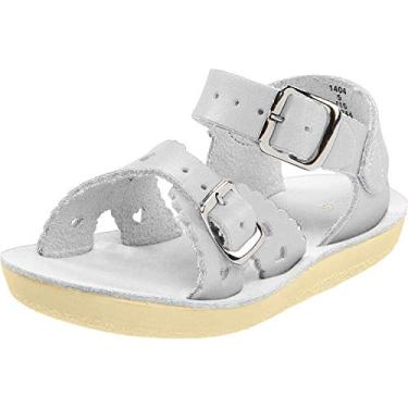 Imagem de Sandálias de água salgada da Hoy Shoe Sandália de coração (Bebê/Criança pequena/Criança grande/Feminino), Prata, 9 Toddler