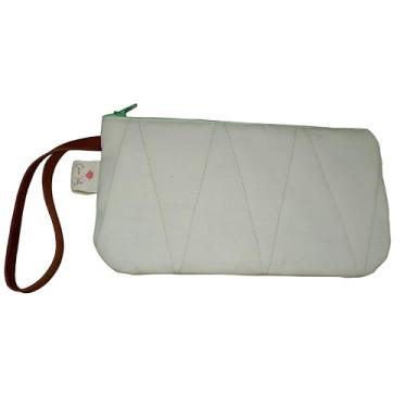 Imagem de Bolsa Clutch Feminina Bege, Detalhe em Costura Verde, 23 x 14 cm, Alça em Couro Sintético.