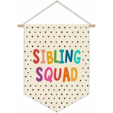 Imagem de Faixa de lona para decoração de berçário de menina, decoração de arte de parede para quarto de bebê, placa de pendurar para berçário com corda (esquadrão Sibling)