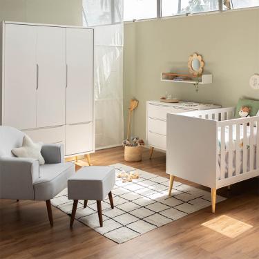 Imagem de Kit Quarto Infantil Theo com Pés Retrô Natural - Berço + Cômoda 6 Gavetas + Guarda-Roupa 3 Portas + Poltrona e Puff Capri - Branco Fosco