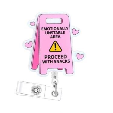 Imagem de Bellrela Porta-crachá retrátil, área emocionalmente instável, prossiga com lanches, design rosa com corações, clipe jacaré