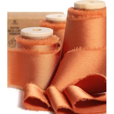 Imagem de Vitalizart Fita de cetim laranja queimada 3,81 cm x 15 m com carretel de madeira artesanal desgastada com bordas e franjas de terracota seda como fitas de chiffon para buquês de noiva de casamento presente envolvendo decoração de aniversário