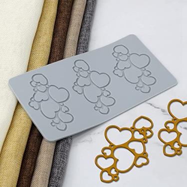 Imagem de TUKE Moldes de silicone de folhas 3D tapete de fondant de bolo de flores moldes de massa de folha de abelha molde de renda oca de chocolate (Love_8,8 x 4,6 x 0,1 polegadas_D)