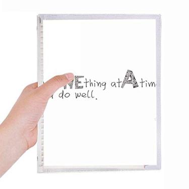Imagem de Caderno com citação "Faça One Thing At A Time And Do Well" com folhas soltas e diário recarregável