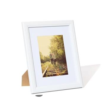 Imagem de KTKDE Porta-retrato 12 x 18 cm, moldura branca com vidro verdadeiro, para fotos de 10 x 15 cm com tapete ou 12 x 17 cm sem tapete, moldura de madeira composta para mesa e parede. Melhor presente
