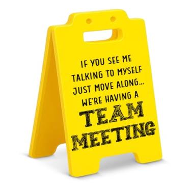 Imagem de Decorações de escritório para o trabalho, placas engraçadas, estamos tendo uma mesa de reunião de equipe, acessórios de decoração de cubículos, presentes divertidos para chefe, colega de trabalho