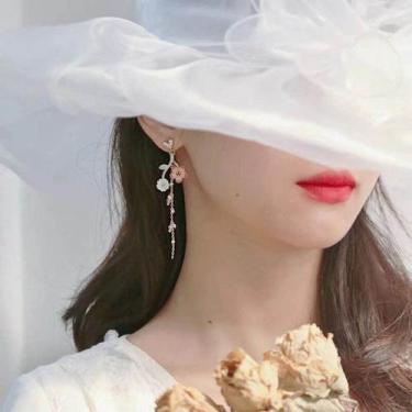Imagem de Brinco Rosas Flor Feminino Luxo Pedra Strass Festa Casamento - anjo da