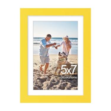 Imagem de decorUhome Porta-retrato 12 x 18 cm, exiba fotos 10 x 6 com tapete ou 13 x 18 cm, moldura de madeira projetada com acrílico para exibição de parede e mesa, amarelo, conjunto com 1