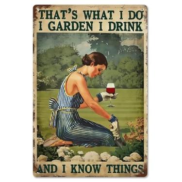Imagem de Arte de parede de alumínio rústico de jardinagem feminina com vinho e placa de metal - 20 x 30 cm, decoração vintage para ambientes internos e externos, para casa, escritório, café, quintal e jardim