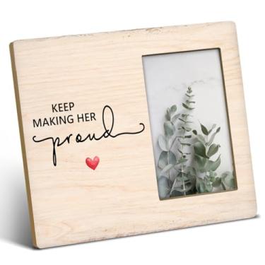 Imagem de NGAEAK Presentes de memorial para a perda da mãe, Keep Making Her Proud Wood Picture Frame Lembrança Presentes de simpatia para a perda de um ente querido, ideia de presente de luto, foto de exibição