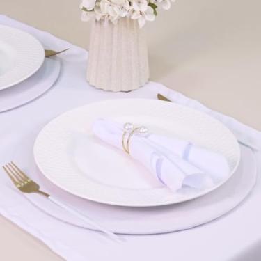 Imagem de Kit Mesa Posta Premium, 7 Peças para 2 Lugares, Caminho de Mesa 130x40cm, Sousplat MDF, Guardanapo Oxford Branco, Anel Pérola Dourado (Branco e Dourado)