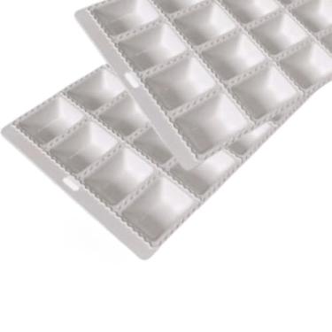 Imagem de Kit de 2 Formas de Mini Pastel e Ravioli + Rolo de Massa 40cm – Salgados Padronizados em Alta Quantidade em Casa(2 Formas Sem o Rolo de Massa)