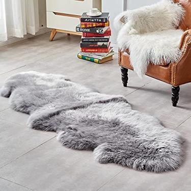 Imagem de HUAHOO Tapete de pele de carneiro genuíno premium cinza real Austrália pele de carneiro natural luxo macio pele de cordeiro tapete de área para quarto de crianças capa de cadeira de sofá animais de estimação tapete de cachorro pelagem dupla/6 x 18 cm cinza prata
