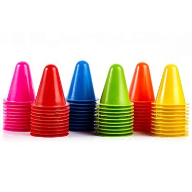 Imagem de WOWGEEK Mini cones de agilidade para esportes infantis, treinamento interno e externo (7,6 cm, 6 cores, pacote com 60)