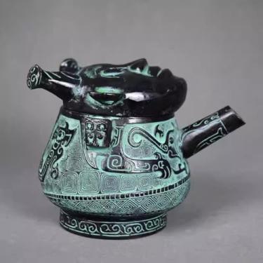 Imagem de FENNYYAR Ornamento de vaso de vinho ritual de bronze estilo antigo, 14 cm 14 cm, decoração de sala de estar para escritório em casa