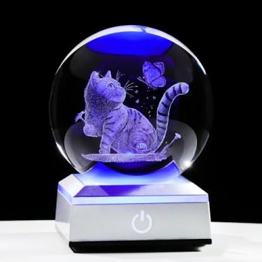 Imagem de Ornalrist 3,15 pol. Presentes de gato 3D para mulheres amantes de gatos, borboletas de gato gravadas em bola de cristal 3D com base de luz LED, presentes para mãe no aniversário, coleção de