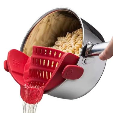 Imagem de Escorredor de panelas para macarrão vegetais em silicone com clips na cor vermelho