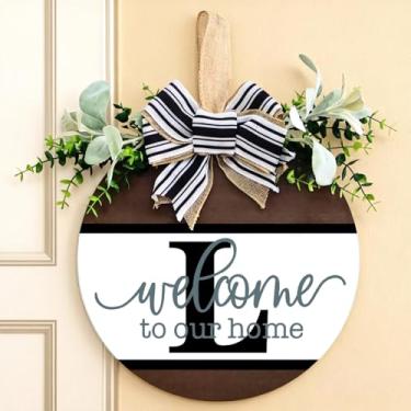 Imagem de Guirlanda personalizada para porta da frente com inicial familiar (A-Z) - placa de boas-vindas de madeira de 30 cm, guirlanda de eucalipto e cabide rústico de serapilheira | Decoração de varanda de