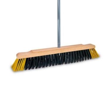 Imagem de Vassoura Gari 60cm Mad com Cabo para Limpeza de Áreas Internas e Externas com Cerdas de Alta Resistência Brubalar