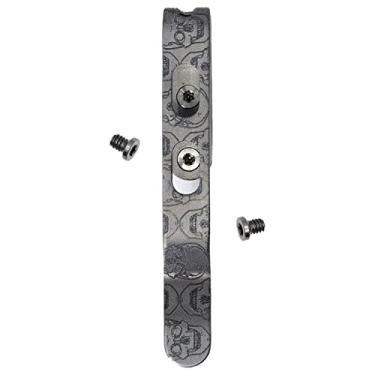 Imagem de Donk! Clipe de bolso para todas as ferramentas Leatherman Free Series | P2, P4, T2, T4 | Titânio TC4 - Natural | Parafusos de titânio | 5 designs personalizados 'caveiras numéticas'